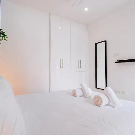 Shelter Next To The Διαμέρισμα