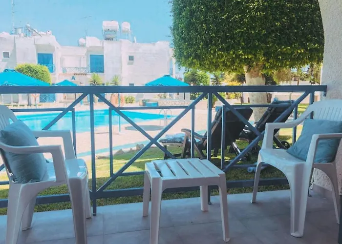 Shelter Next To The Διαμέρισμα Λάρνακα