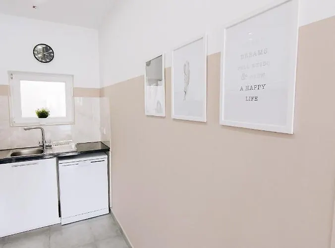 Shelter Next To The Апартаменты *