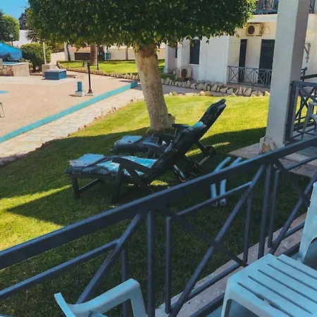 Shelter Next To The Apartament Larnaca